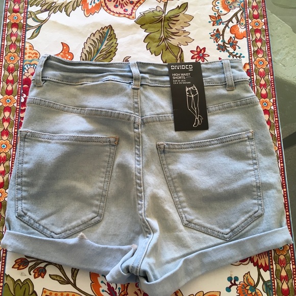 H&M Light Wash Denim Shorts Sz 4 NWT - Picture 2 of 7
